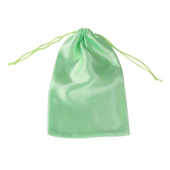 Natural black, synthetic 24 inch wig - Picture 8 of 9